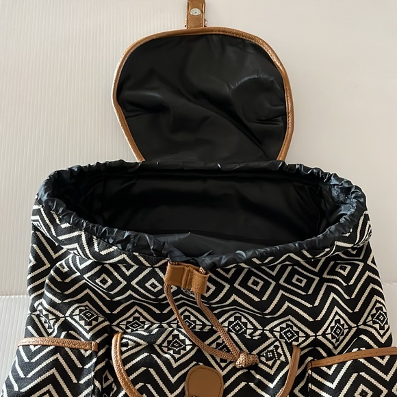 NWOT Emma & Chloe Black White Aztec Cotton Print Cinch & Magnetic Clasp Backpack - Picture 9 of 16